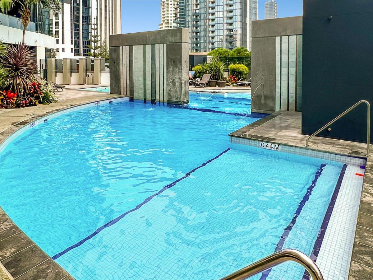 Level 30 Oracle Tower 2 Stunning Views And Free Parking - Gc Getaways Apartment