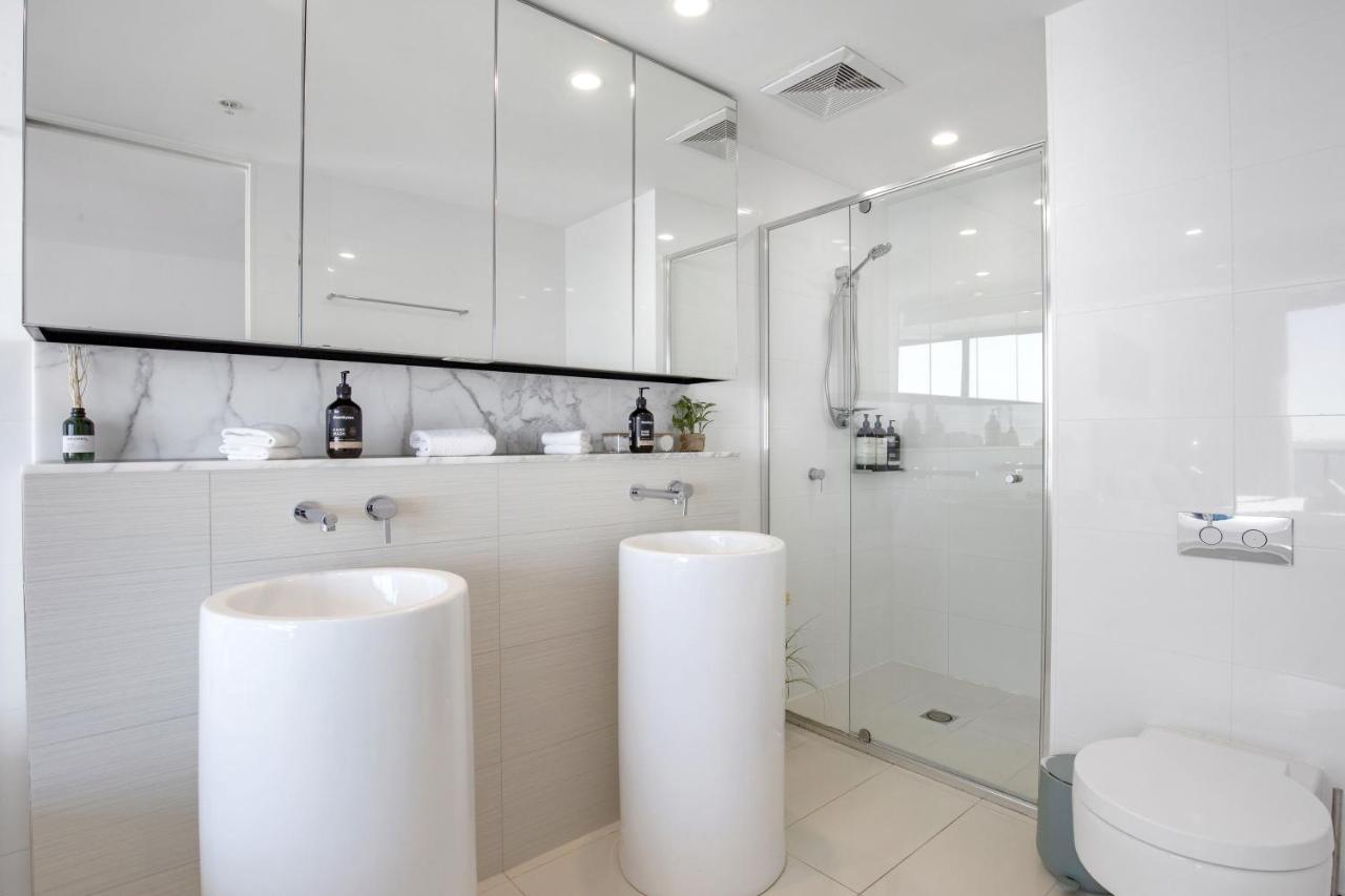 Level 30 Oracle Tower 2 Stunning Views And Free Parking - Gc Getaways Apartment