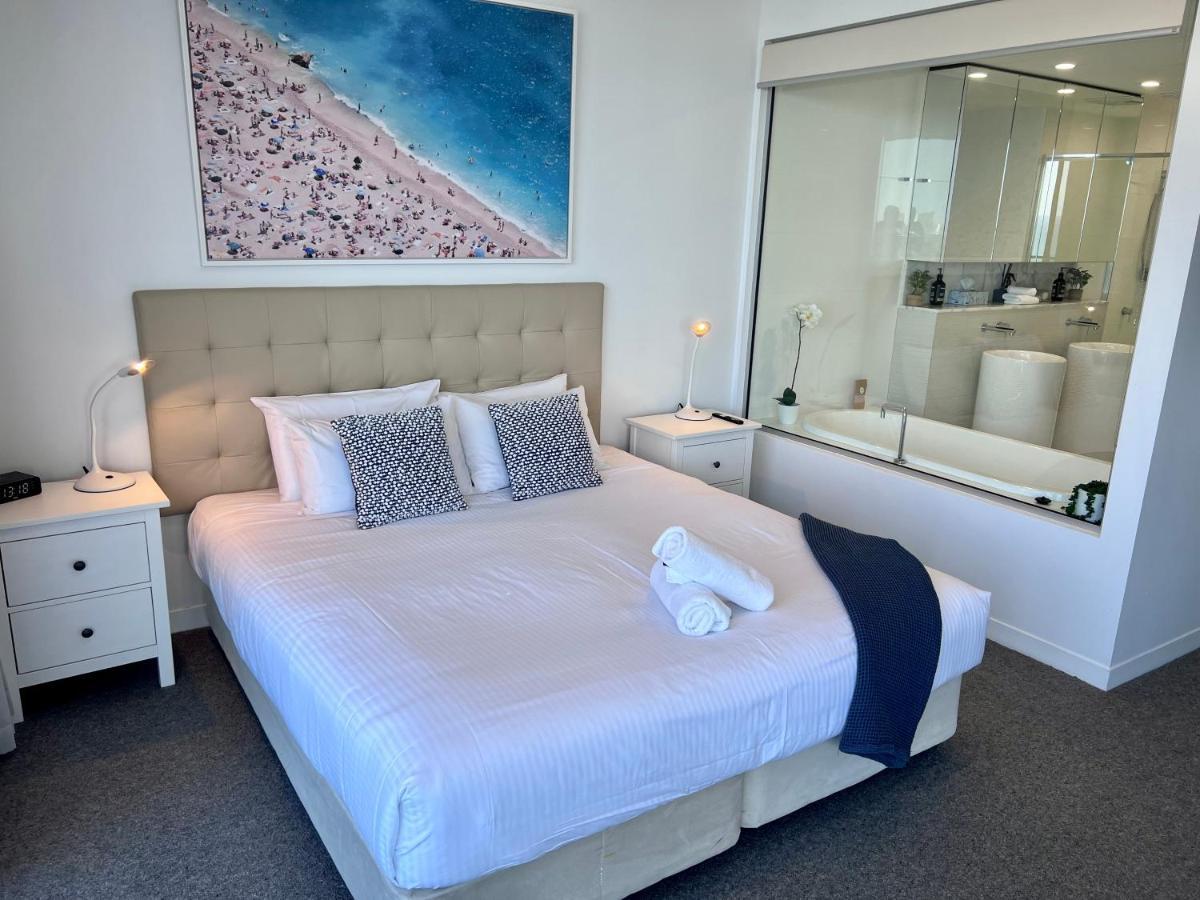 Level 30 Oracle Tower 2 Stunning Views And Free Parking - Gc Getaways Apartment *
